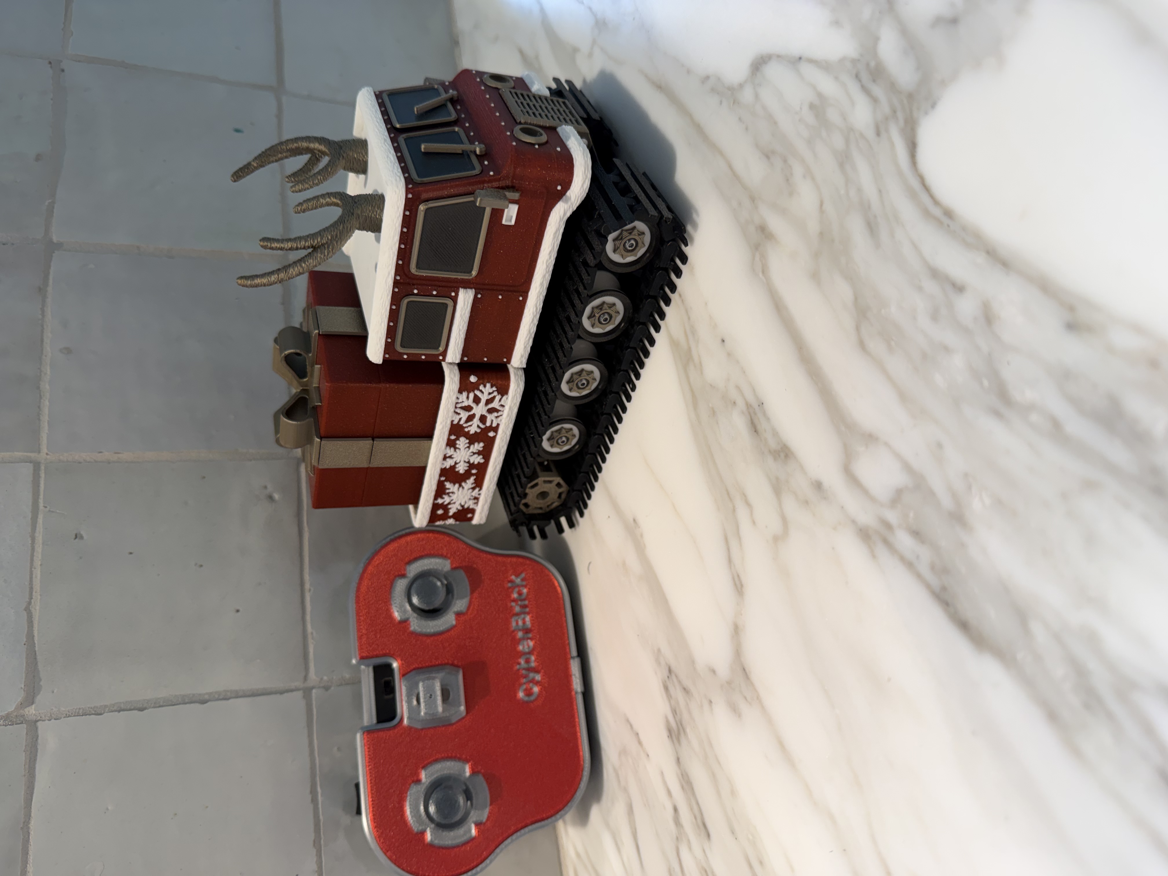 3D printed RC Christmas Snowcat with reindeer antlers and gifts